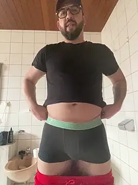 Snapshot of andrey1887 chatting on February 17, 2026, 2:03 pm andrey1887 online show from February 17, 2026, 2:03 pm