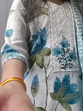 Snapshot of Ruhi_07 chatting on April 6, 2026, 5:19 am Ruhi 07 online show from April 6, 2026, 5:19 am