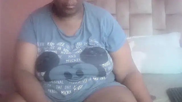 Snapshot of HUGEASSXXXXX chatting on April 12, 2026, 5:00 am HUGEASSXXXXX online show from April 12, 2026, 5:00 am