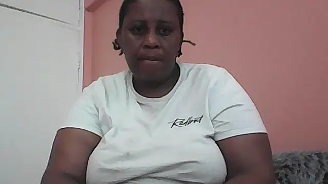 HUGEASSXXXXX online show from October 5, 2025, 8:27 am