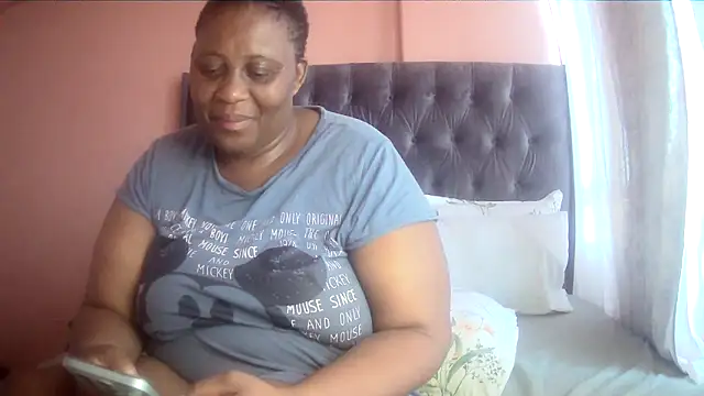 Snapshot of HUGEASSXXXXX chatting on February 12, 2026, 5:18 am HUGEASSXXXXX online show from February 12, 2026, 5:18 am