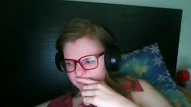 Moonolighta online show from November 3, 2025, 12:20 pm