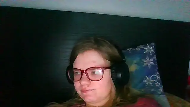 Moonolighta online show from October 31, 2025, 7:27 am