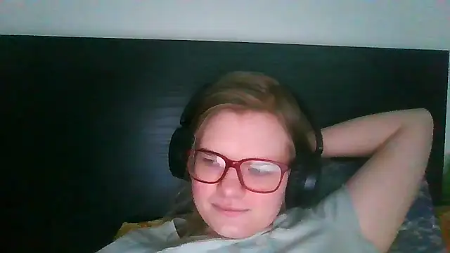 Moonolighta online show from April 8, 2026, 11:44 am