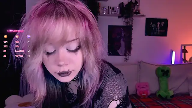 Lollyshy online show from November 26, 2025, 9:20 am