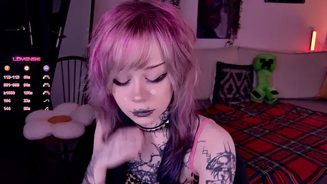 Lollyshy online show from November 4, 2025, 10:41 am