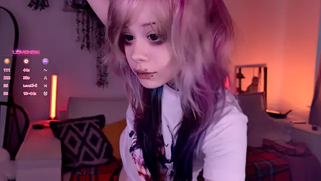 Lollyshy online show from November 21, 2025, 9:41 am