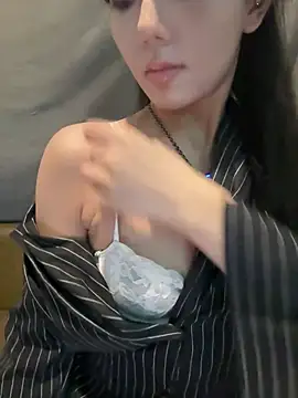 jiajia L online show from March 27, 2026, 9:43 am