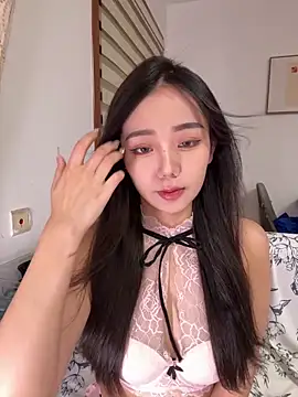 jiajia L online show from September 24, 2025, 1:06 pm