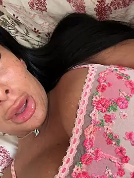 Snapshot of AriannaIsabellax chatting on April 5, 2026, 1:07 pm AriannaIsabellax online show from April 5, 2026, 1:07 pm