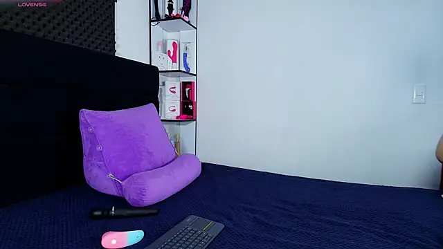 Snapshot of karlamoon23 chatting on April 9, 2026, 8:26 pm karlamoon23 online show from April 9, 2026, 8:26 pm