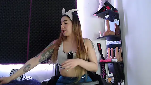 karlamoon23 online show from September 19, 2025, 1:31 am