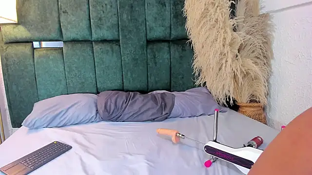 Chloe jackson25 online show from February 19, 2026, 6:38 pm