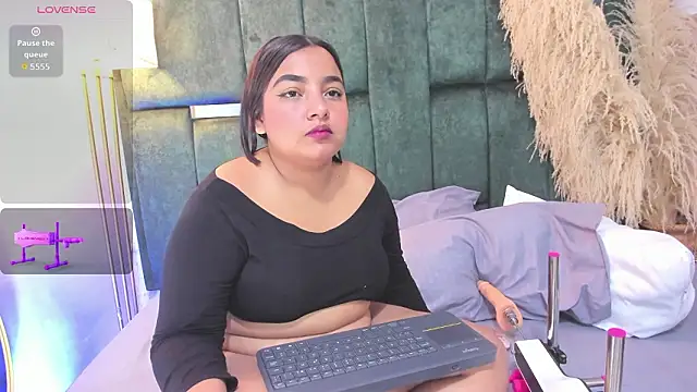 Chloe jackson25 online show from March 3, 2026, 6:48 pm