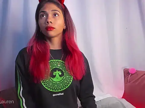 Laurenn 2 online show from October 10, 2025, 3:29 am