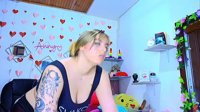 Anny Hurtado online show from November 26, 2025, 5:29 am