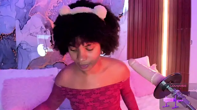 Lolalewis777 online show from October 19, 2025, 8:33 pm