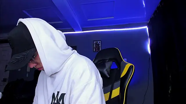 Snapshot of alexgiraldo__ chatting on October 30, 2025, 10:24 am alexgiraldo online show from October 30, 2025, 10:24 am