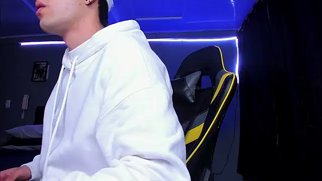 Snapshot of alexgiraldo__ chatting on November 1, 2025, 10:53 am alexgiraldo online show from November 1, 2025, 10:53 am