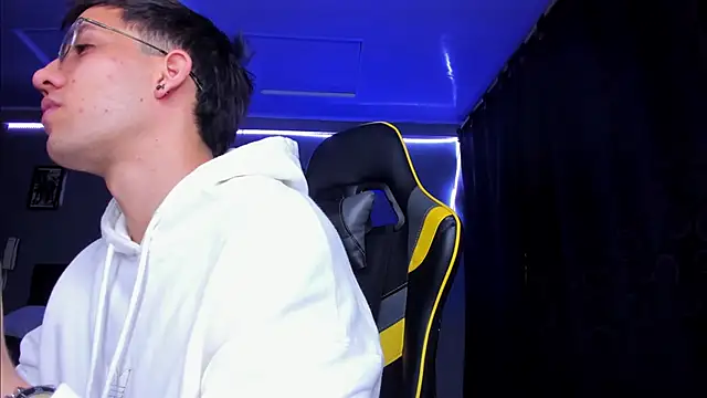 Snapshot of alexgiraldo__ chatting on November 14, 2025, 5:11 am alexgiraldo online show from November 14, 2025, 5:11 am