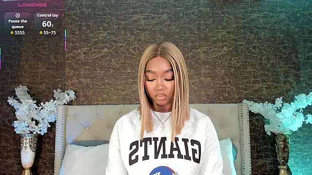 alisonn moon online show from September 20, 2025, 10:59 pm