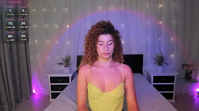 Snapshot of Evolet_Bee chatting on November 1, 2025, 1:16 pm Evolet Bee online show from November 1, 2025, 1:16 pm