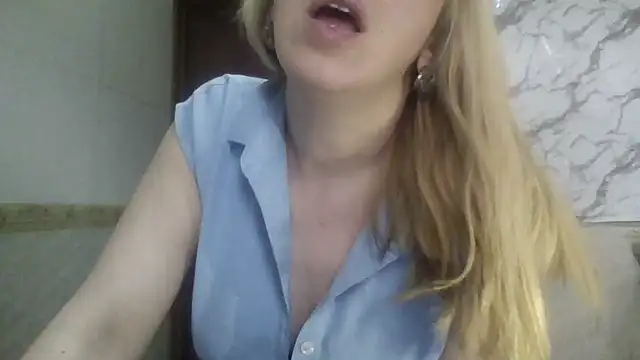 Snapshot of MiyaHottie chatting on February 28, 2026, 4:34 am MiyaHottie online show from February 28, 2026, 4:34 am