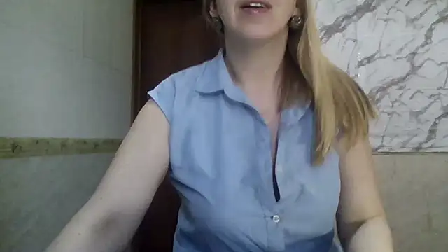 Snapshot of MiyaHottie chatting on March 29, 2026, 5:20 am MiyaHottie online show from March 29, 2026, 5:20 am