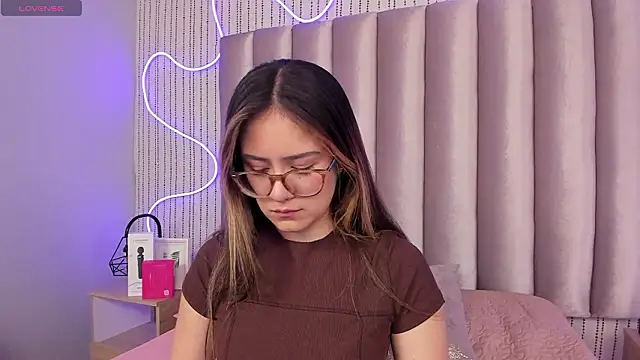 SamanthaPeachss online show from February 3, 2026, 11:04 am