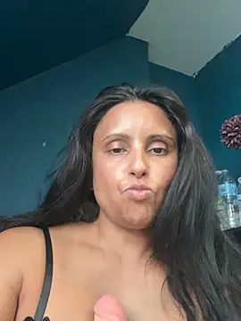 Angelaarayexx online show from June 17, 2026, 9:52 am