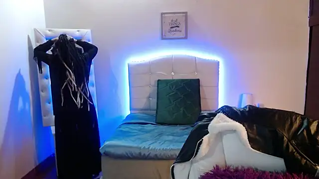 Snapshot of elapetitie chatting on November 16, 2025, 2:49 am elapetitie online show from November 16, 2025, 2:49 am