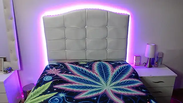 Snapshot of elapetitie chatting on November 22, 2025, 5:50 am elapetitie online show from November 22, 2025, 5:50 am