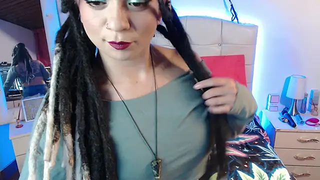 Snapshot of elapetitie chatting on November 13, 2025, 5:44 am elapetitie online show from November 13, 2025, 5:44 am