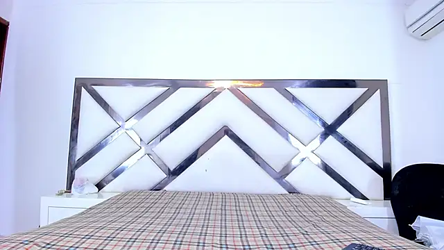 LadyandMaverick online show from October 7, 2025, 4:24 am