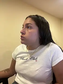 Alyha Cortes online show from April 15, 2026, 1:59 pm