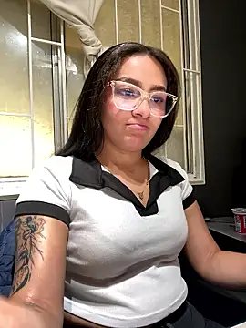 Alyha Cortes online show from January 5, 2026, 5:27 pm