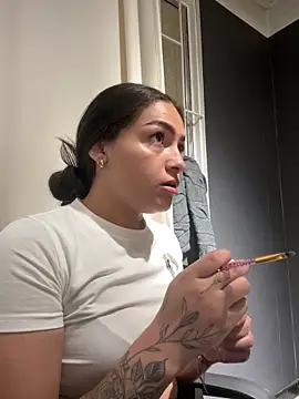 Alyha Cortes online show from December 1, 2025, 1:45 pm