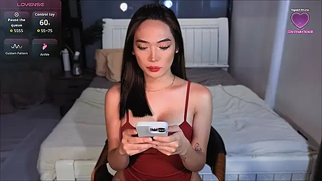 Madmoisellex online show from December 4, 2025, 6:51 pm