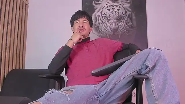 DimitriDeluxe online show from October 10, 2025, 8:20 pm