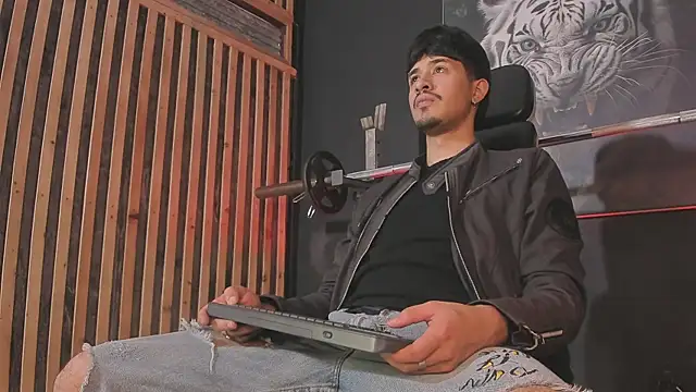 DimitriDeluxe online show from December 5, 2025, 8:17 pm