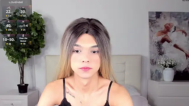 MadonnaRossi online show from April 14, 2026, 8:58 pm