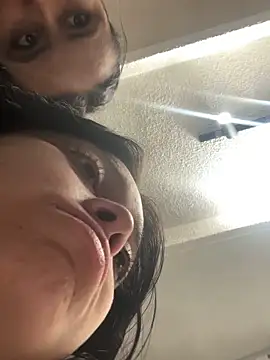 Emily Rivers  online show from October 9, 2025, 1:11 pm