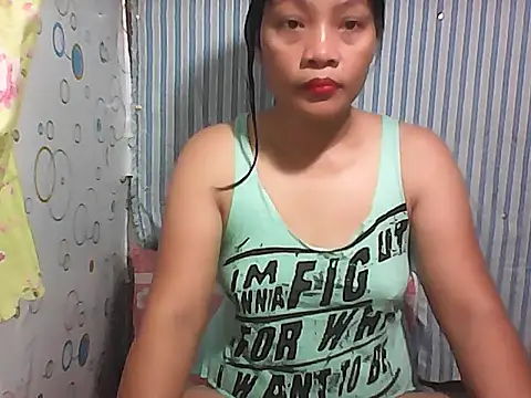 HottyElle online show from May 18, 2026, 2:55 am