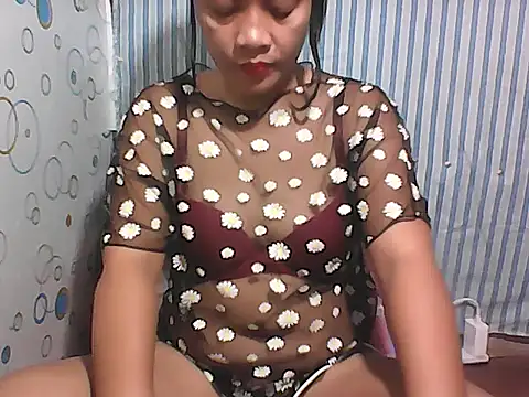 HottyElle online show from May 23, 2026, 8:57 am