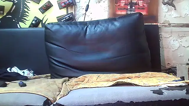 lovehairymature90 online show from November 28, 2025, 1:00 pm