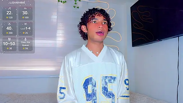 Snapshot of Aaron_Wiinter chatting on March 19, 2026, 7:36 pm Aaron Wiinter online show from March 19, 2026, 7:36 pm