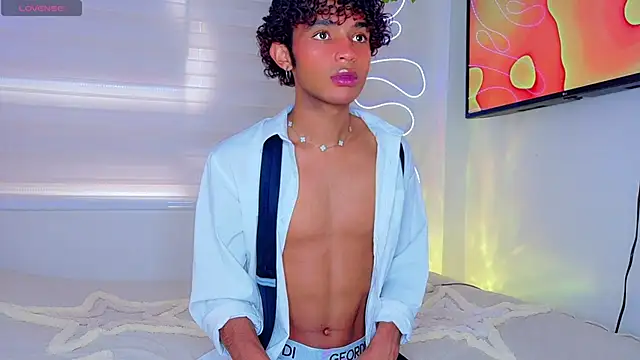 Snapshot of Aaron_Wiinter chatting on April 8, 2026, 7:59 pm Aaron Wiinter online show from April 8, 2026, 7:59 pm