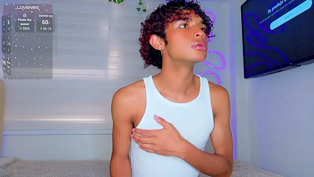 Snapshot of Aaron_Wiinter chatting on February 10, 2026, 7:24 pm Aaron Wiinter online show from February 10, 2026, 7:24 pm