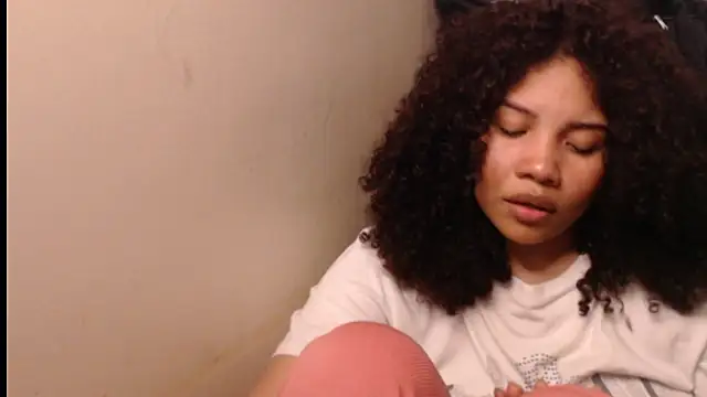 madelene online show from December 14, 2025, 3:13 am