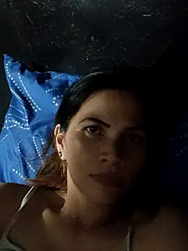 Snapshot of Urwildestangelfire_19 chatting on October 18, 2025, 3:19 am Urwildestangelfire 19 online show from October 18, 2025, 3:19 am